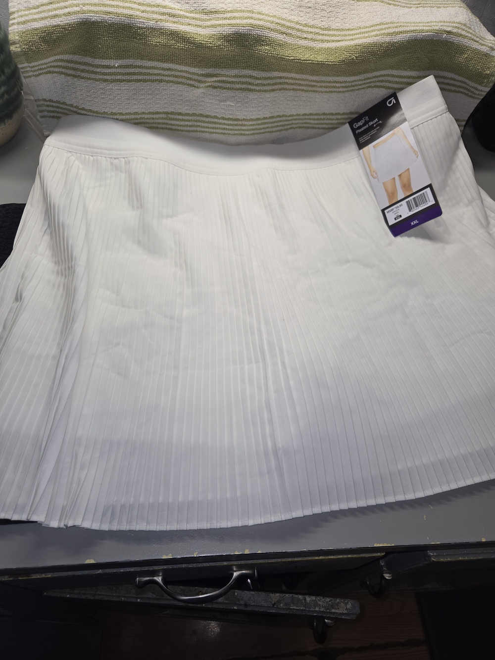GAP FIT White Pleated Circle Skirt